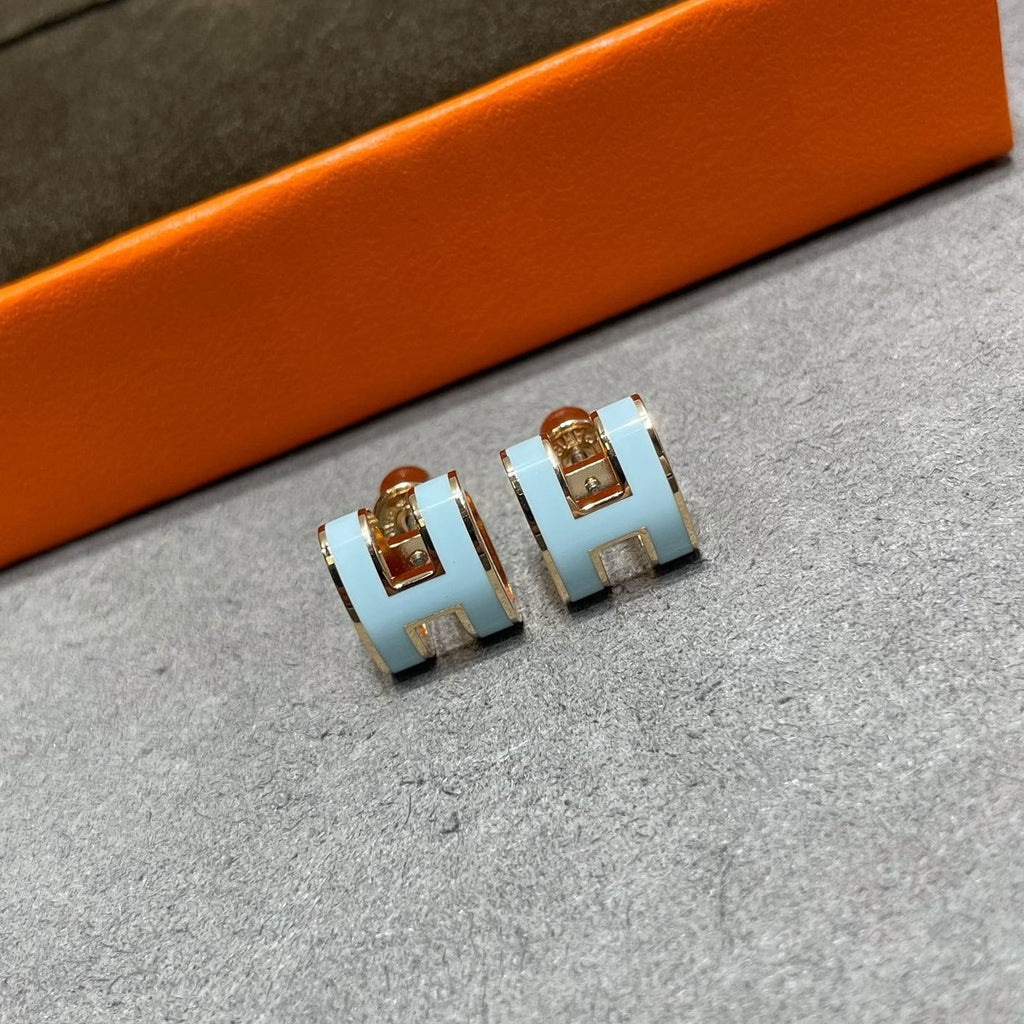 [MIRA]POP H SKY BLUE STUD EARRINGS