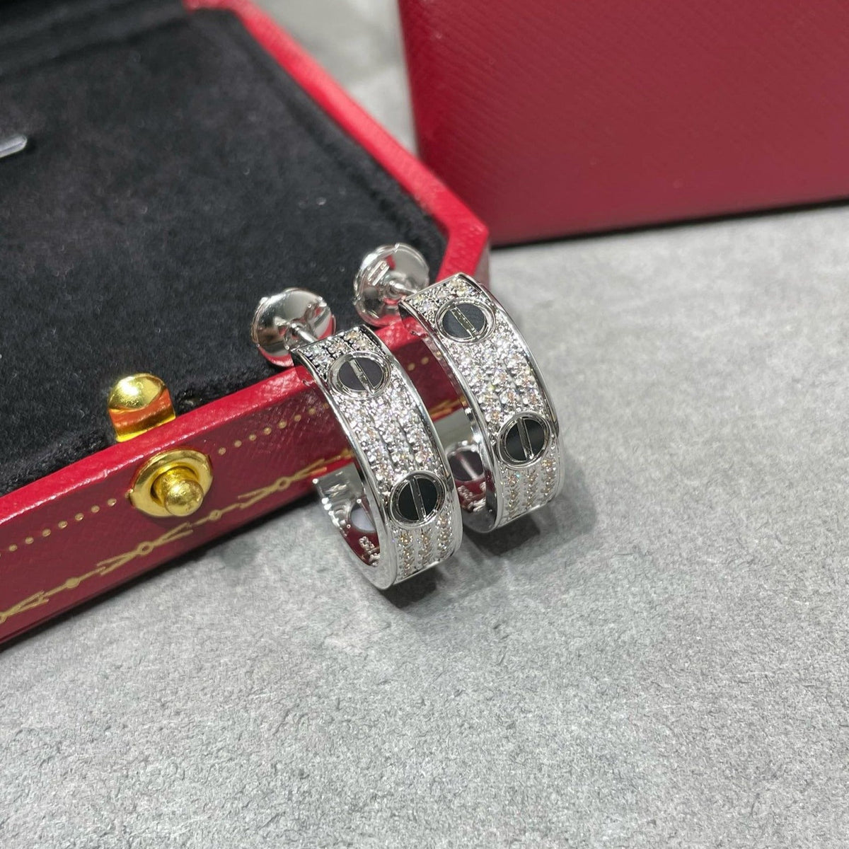 [MIRA]LOVE CERAMIC DIAMOND PAVED SILVER EARRINGS
