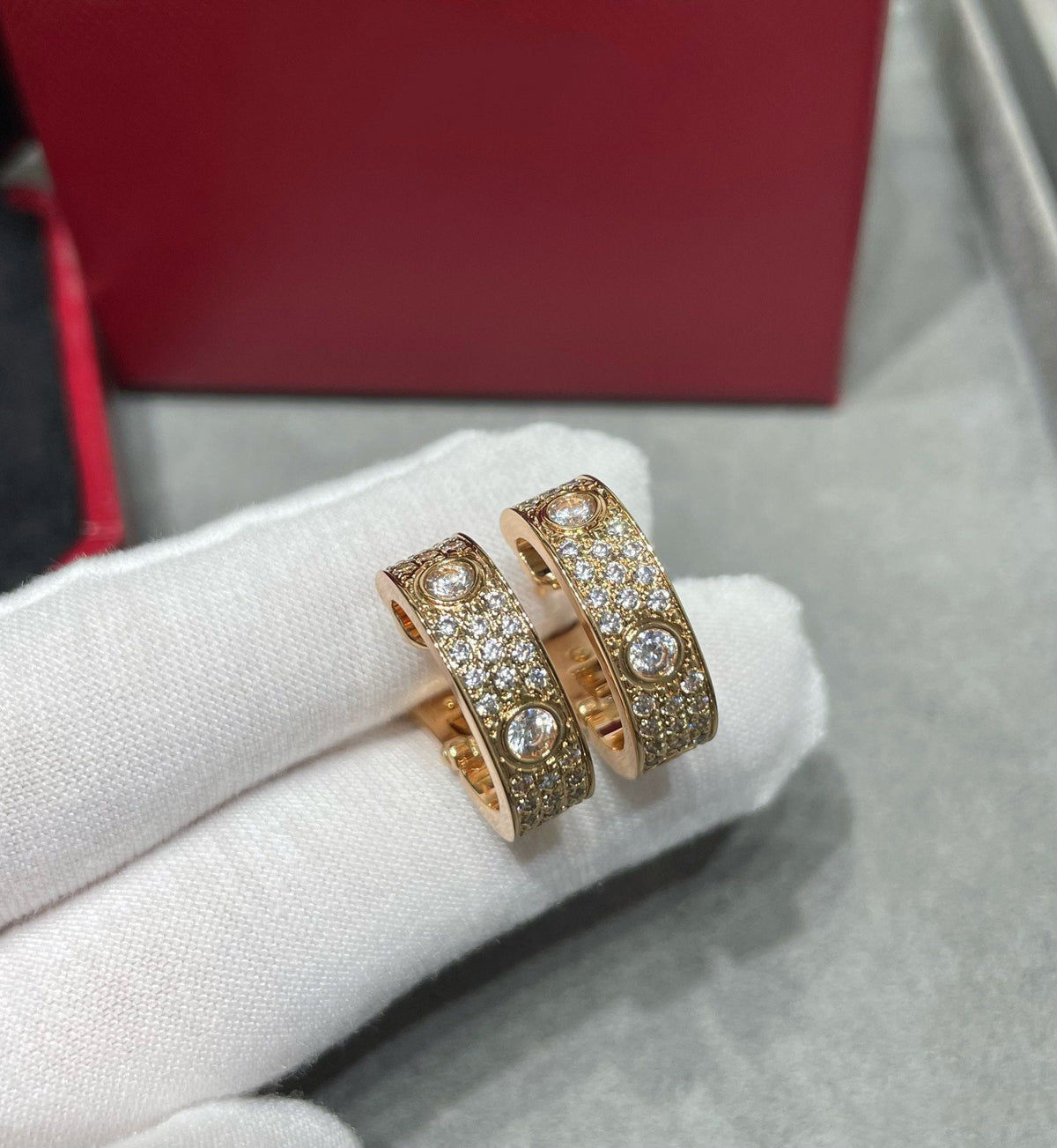 [MIRA]LOVE 5.5MM DIAMOND PAVED EARRINGS