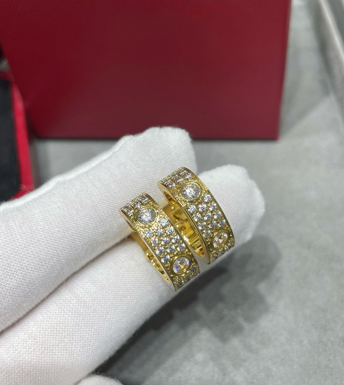[MIRA]LOVE 5.5MM DIAMOND PAVED EARRINGS