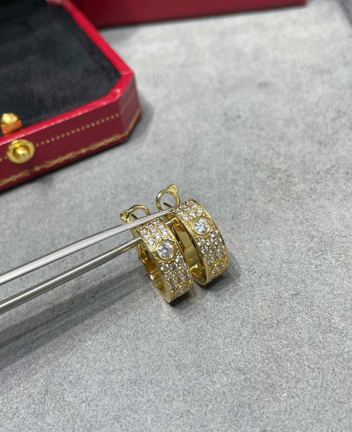 [MIRA]LOVE 5.5MM DIAMOND PAVED EARRINGS