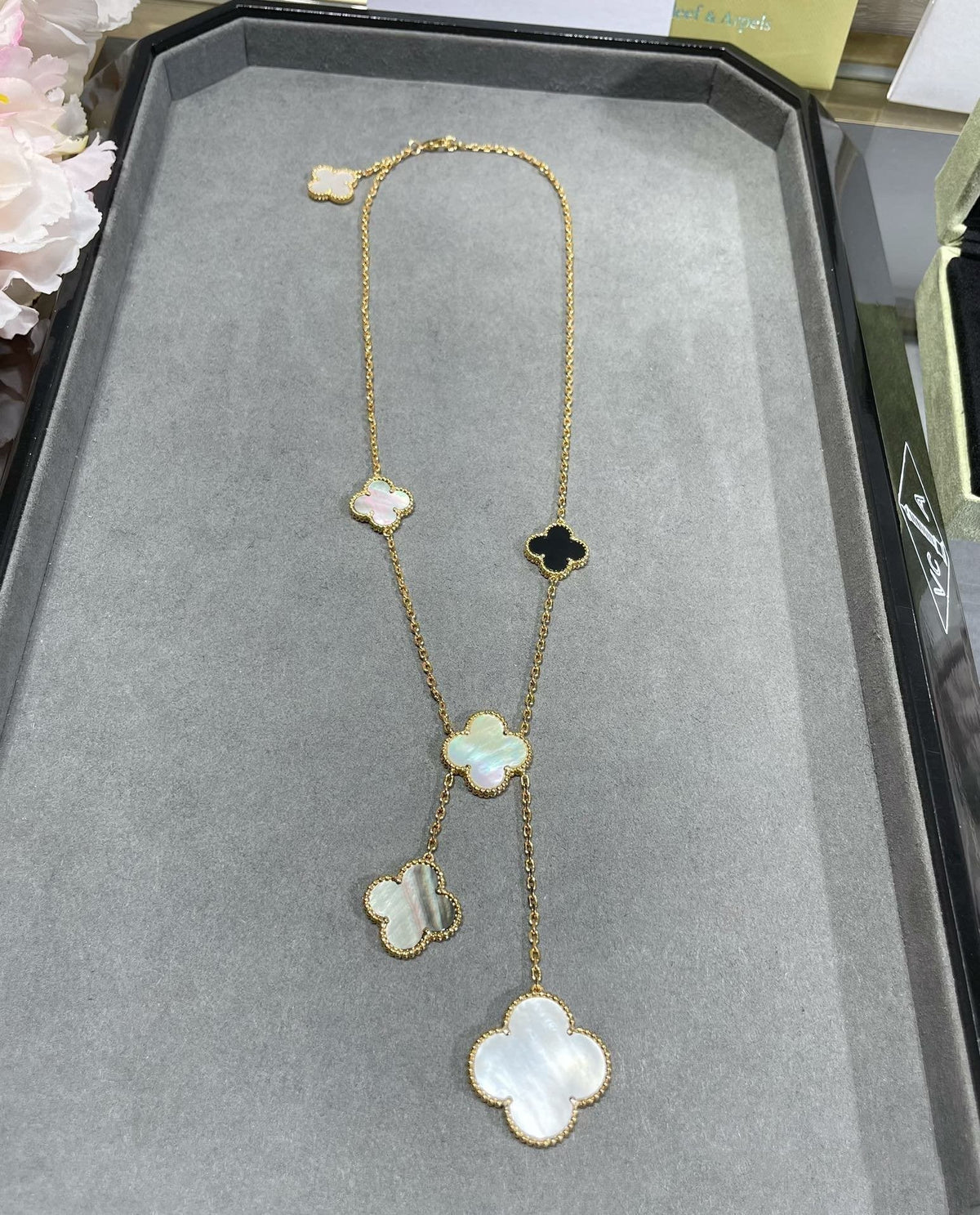 [MIRA]CLOVER 6 MOTIF MOP ONYX GOLD NECKLACE