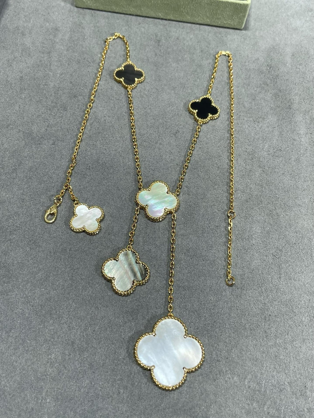 [MIRA]CLOVER 6 MOTIF MOP ONYX GOLD NECKLACE
