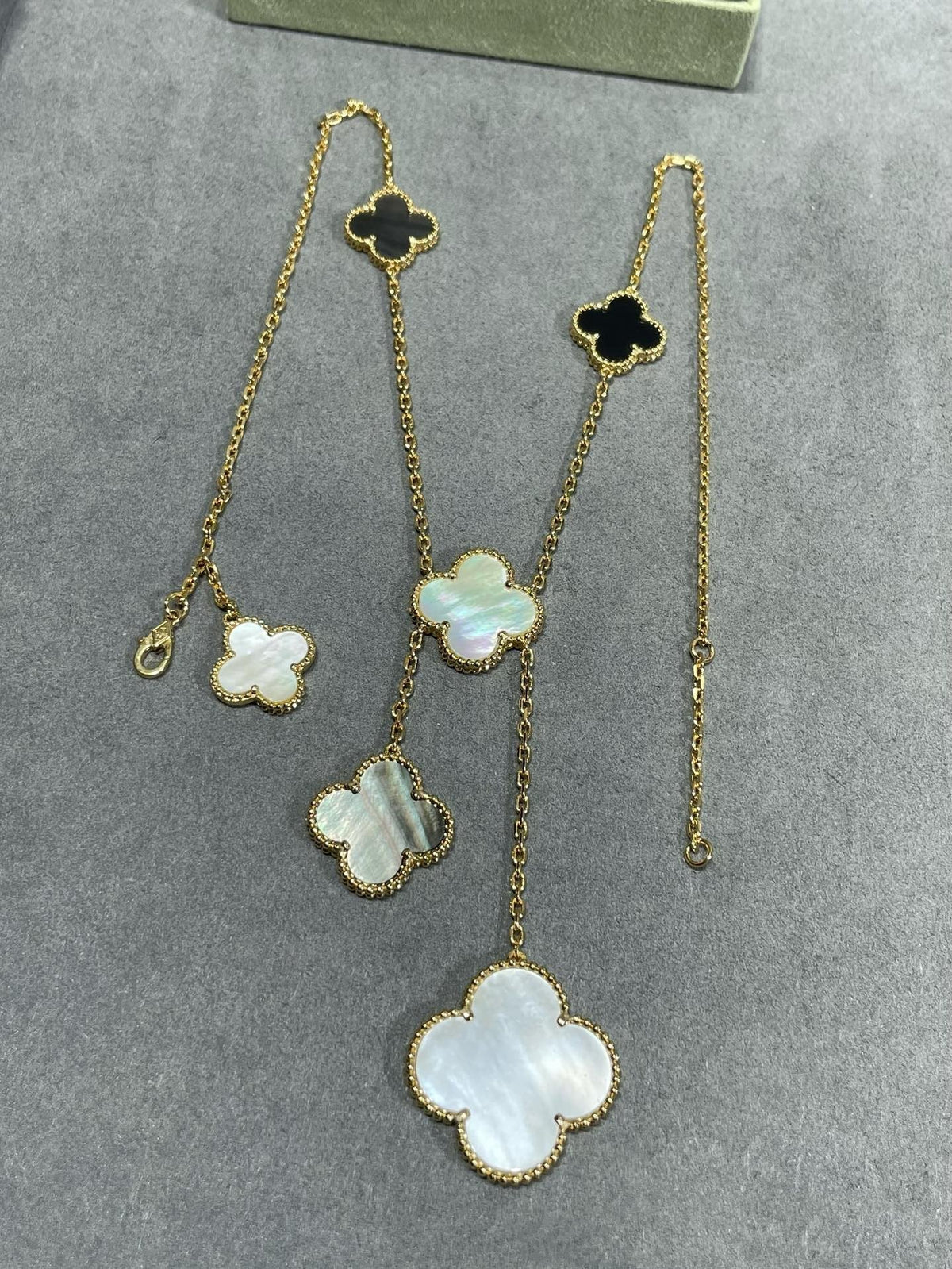 [MIRA]CLOVER 6 MOTIF MOP ONYX GOLD NECKLACE