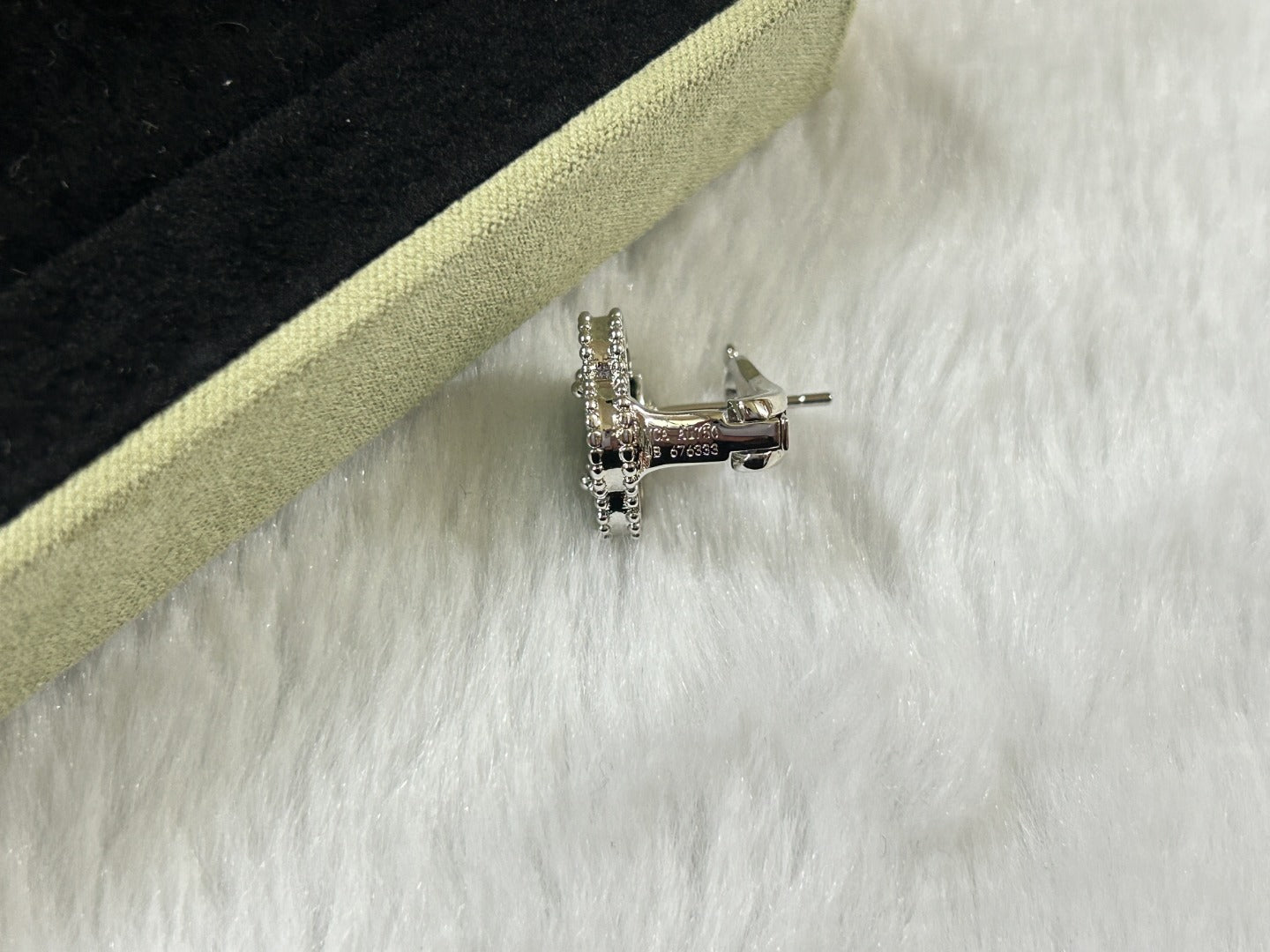 [MIRA]CLOVER PIETERSITE MEDIUM STUD EARRINGS