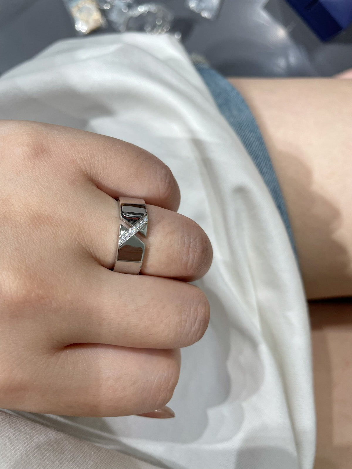 [MIRA]LIENS EVIDENCE DIAOMOND RING