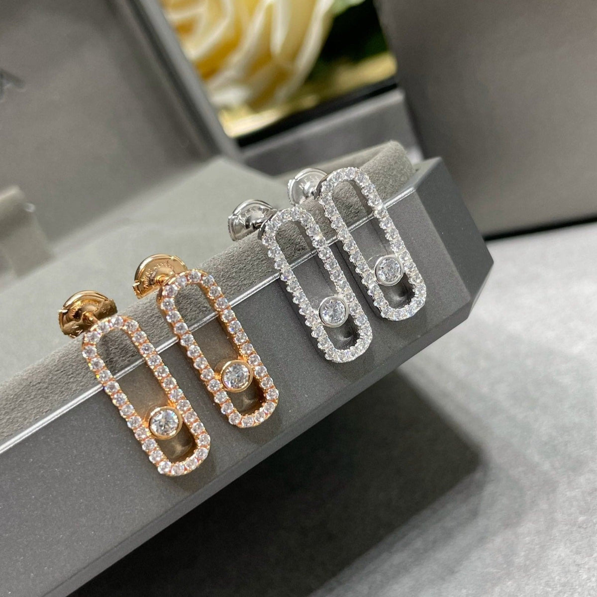 [MIRA]MOVE UNO STUD DIAMOND PAVED EARRINGS