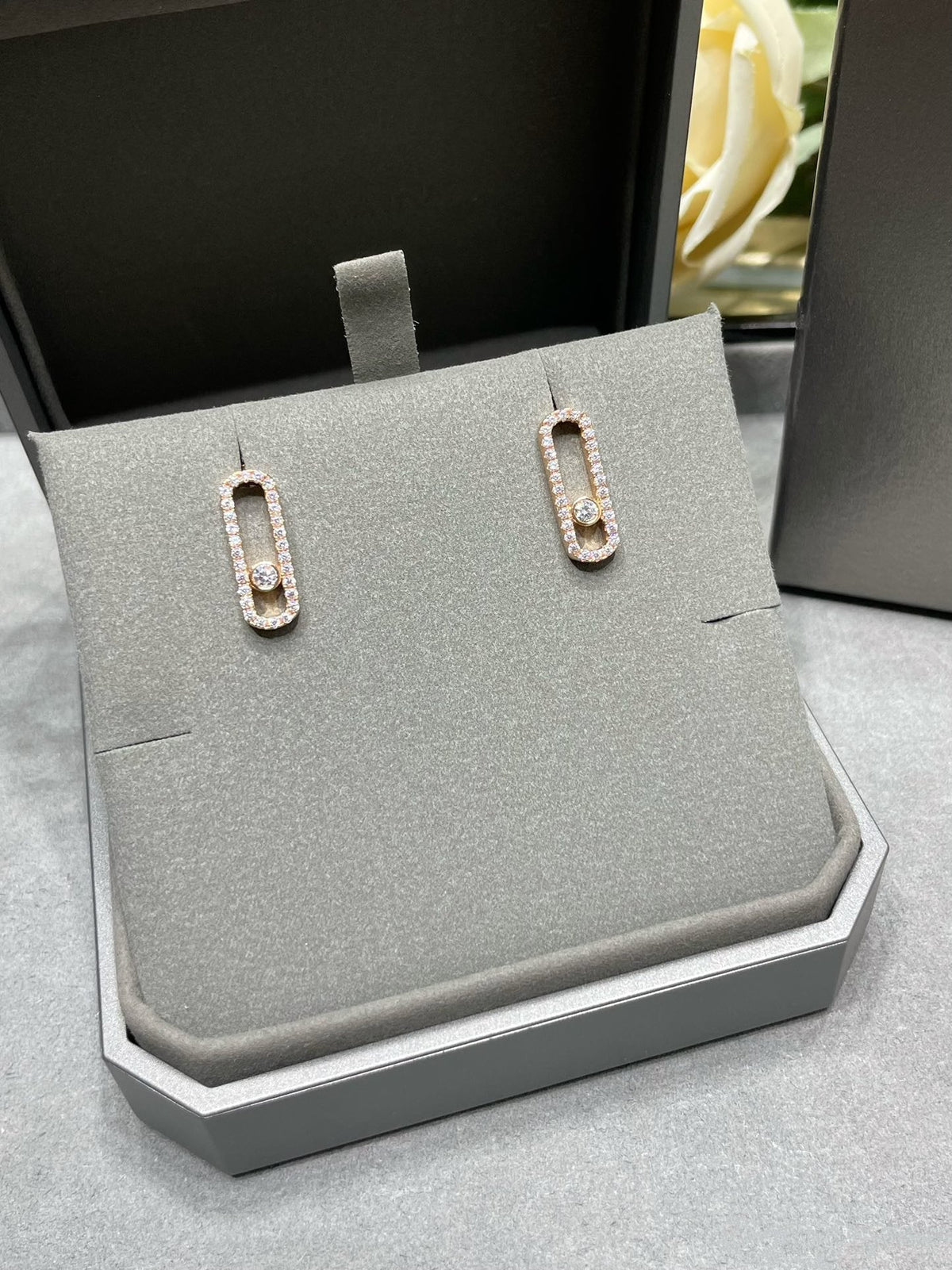 [MIRA]MOVE UNO STUD DIAMOND PAVED EARRINGS