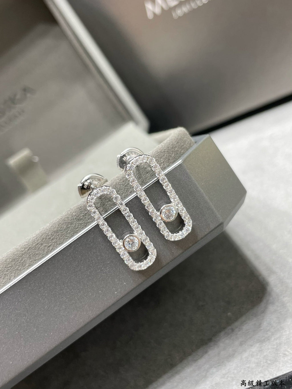 [MIRA]MOVE UNO STUD DIAMOND PAVED EARRINGS