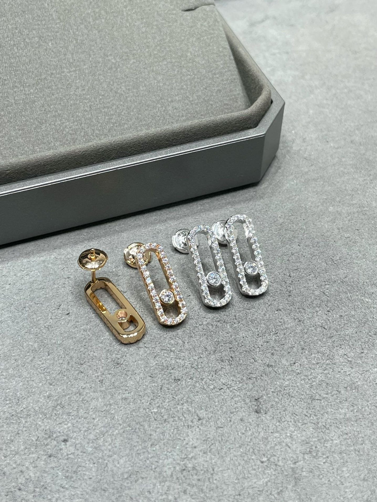 [MIRA]MOVE UNO STUD DIAMOND PAVED EARRINGS