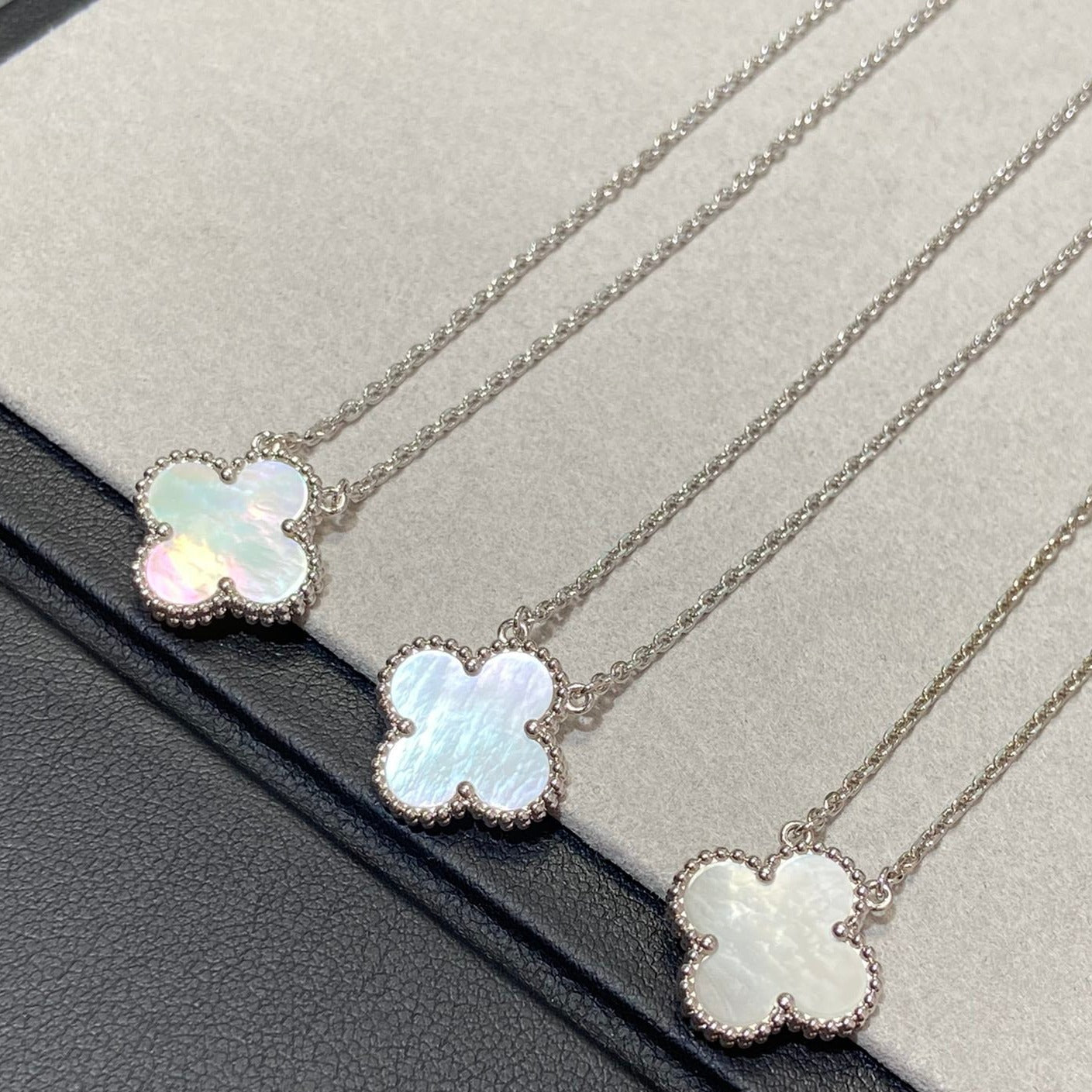 [MIRA]CLOVER MEDIUM SILVER WHITE MOP NECKLACE