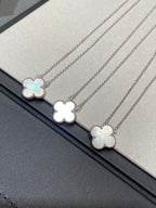 [MIRA]CLOVER MEDIUM SILVER WHITE MOP NECKLACE