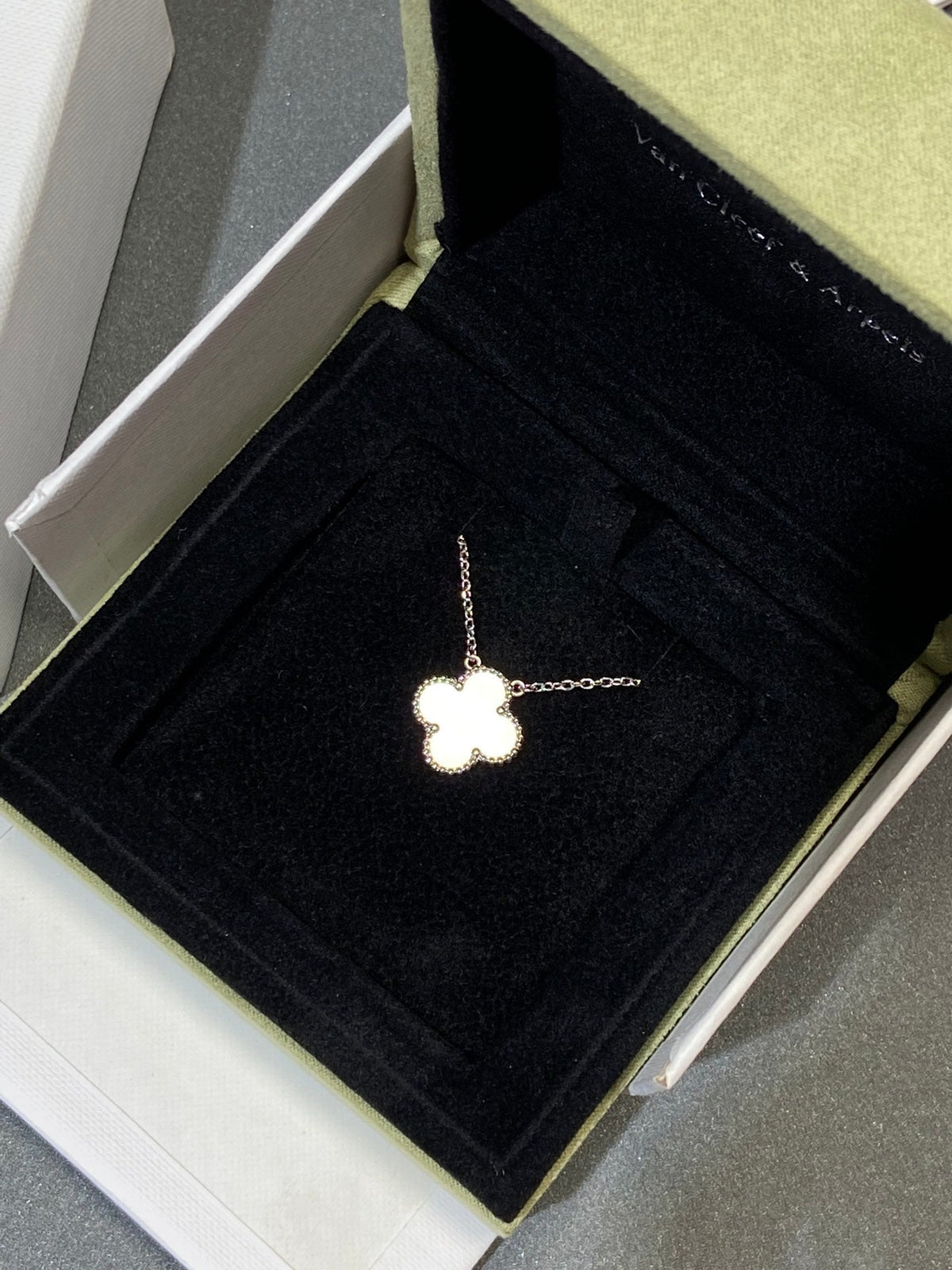[MIRA]CLOVER MEDIUM SILVER WHITE MOP NECKLACE