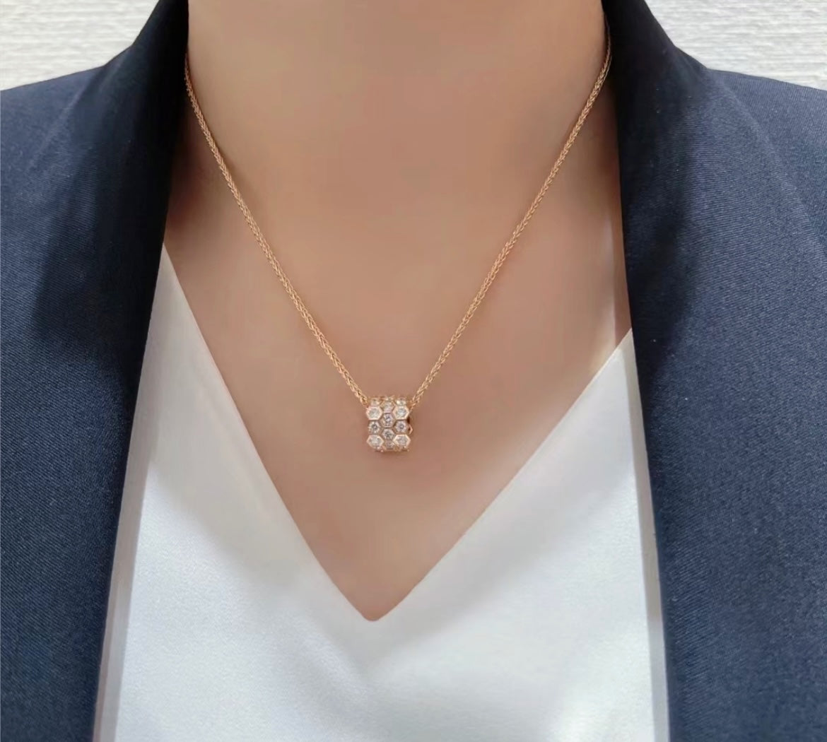 [MIRA]BEE LOVE DIAMOND PAVED 3 ROW NECKLACE