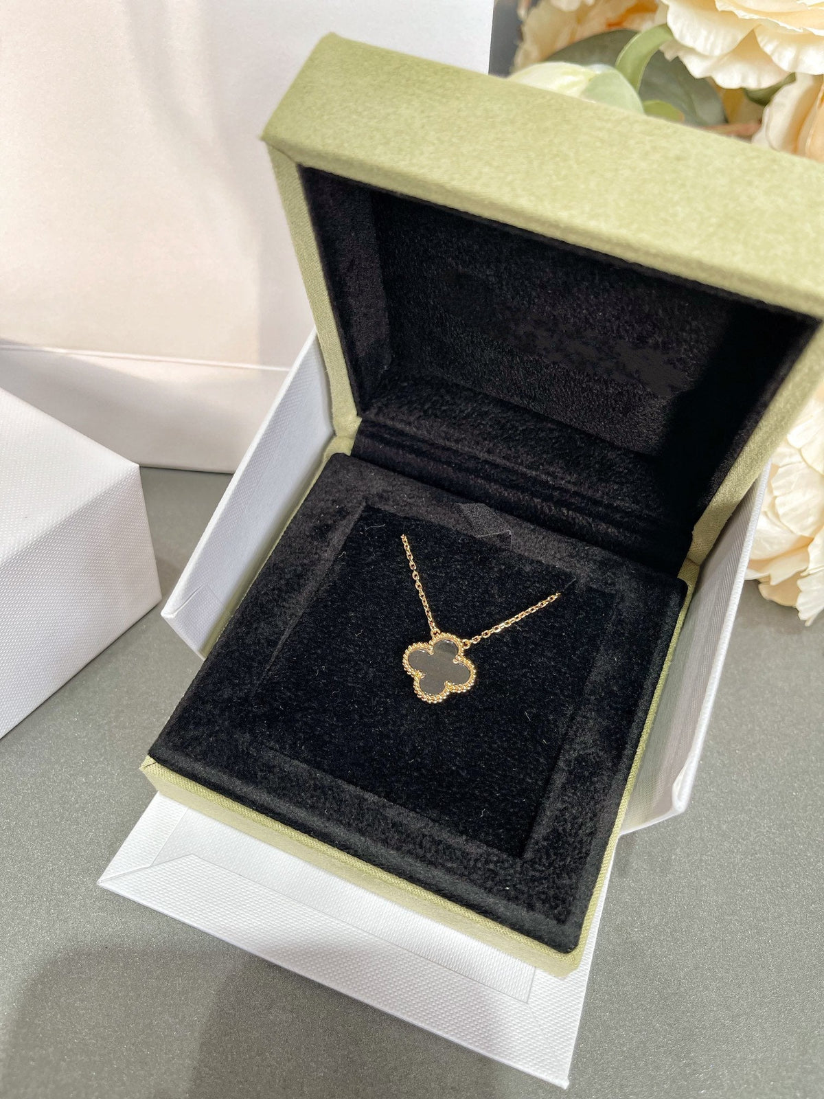 [MIRA]CLOVER ROCK CRYSTAL ROSE GOLD NECKLACE