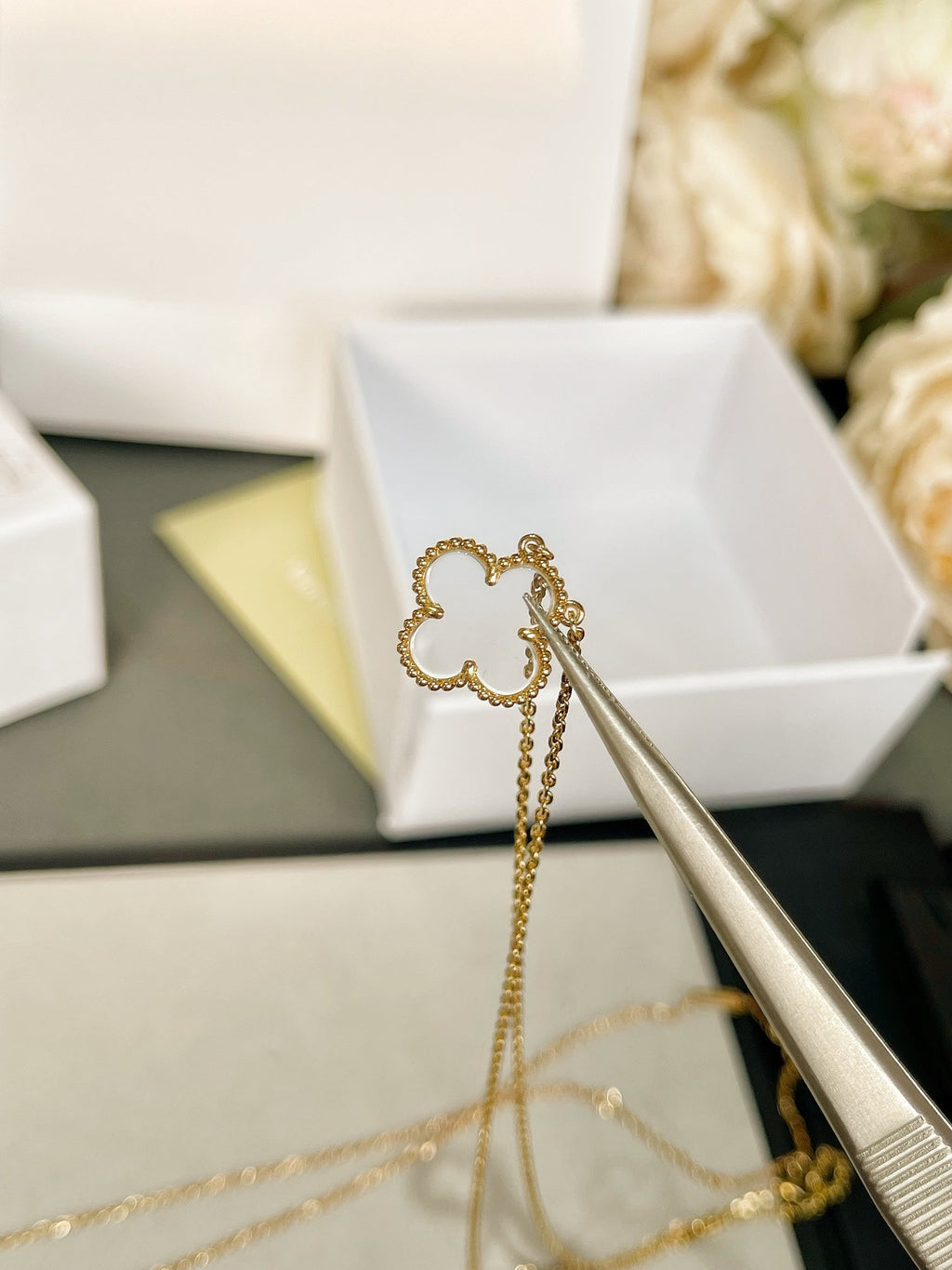 [MIRA]CLOVER ROCK CRYSTAL ROSE GOLD NECKLACE