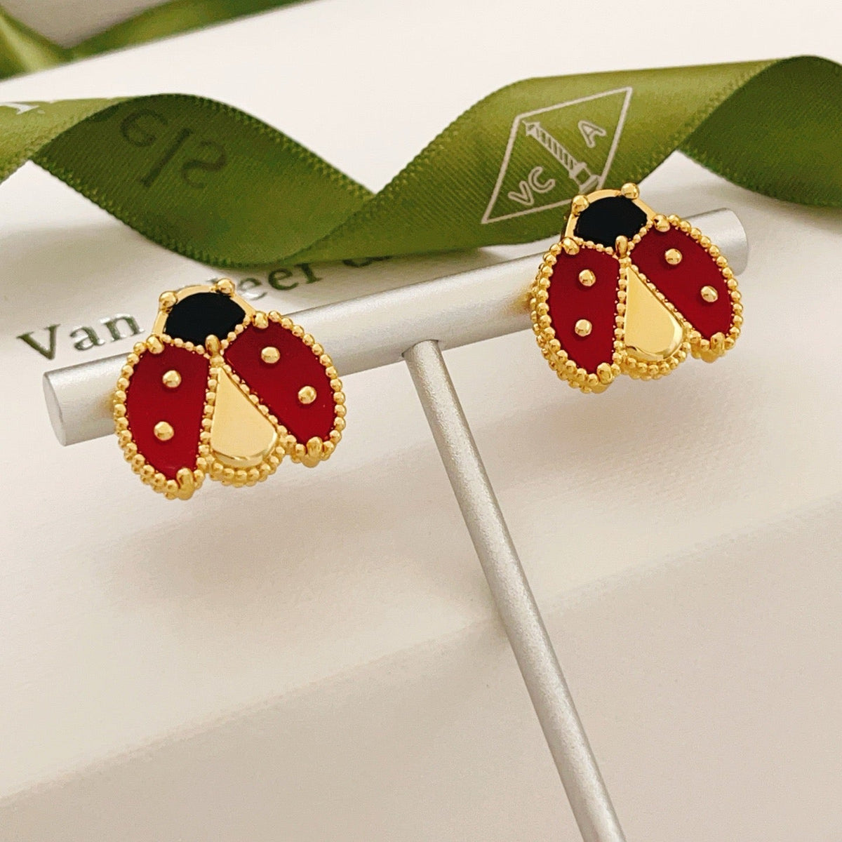 [MIRA]LUCKY LADYBUG EARRINGS