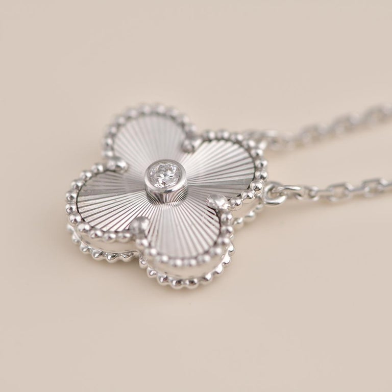 [MIRA]CLOVER  15MM DIAMOND LASER NECKLACE SILVER