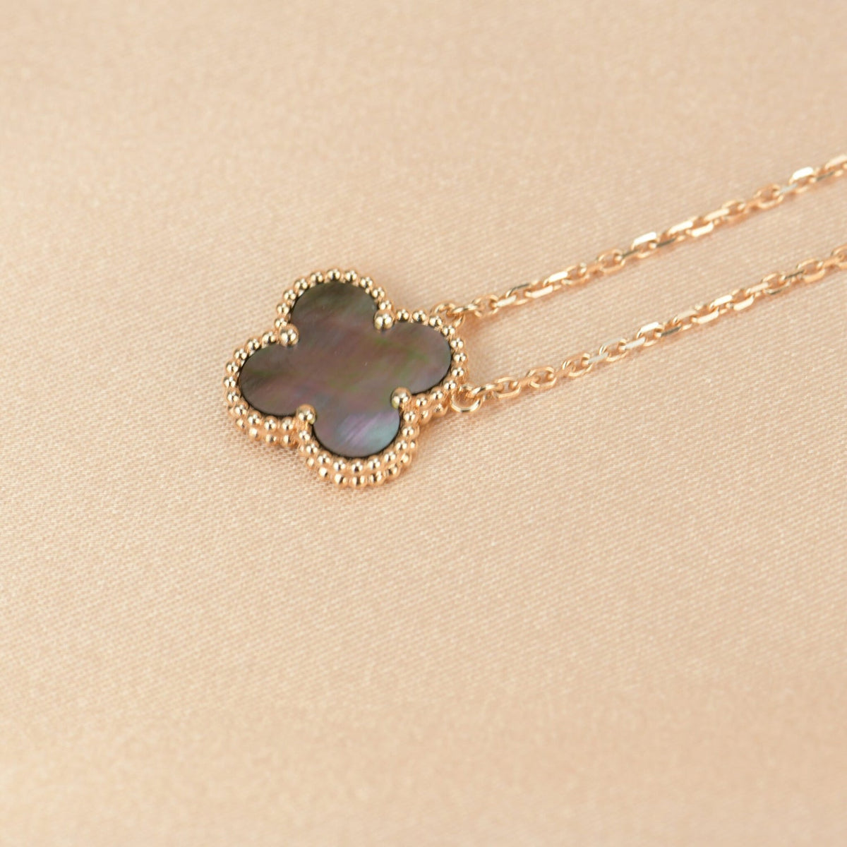 [MIRA]CLOVER 15MM  GRAY MOTHER OF PEARL NECKLACE
