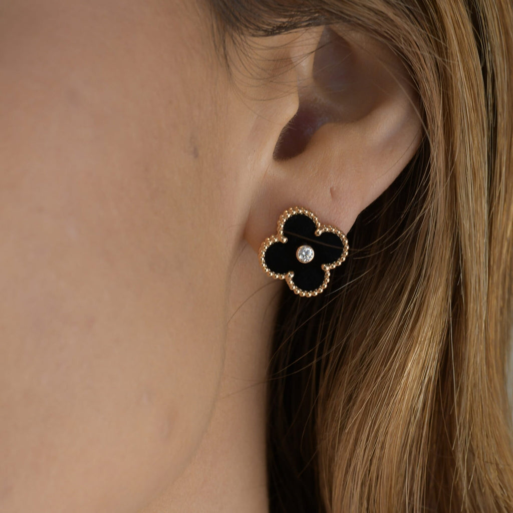 [MIRA]CLOVER MEDIUM 1 MOTIFS ONYX DIAMOND EARRINGS