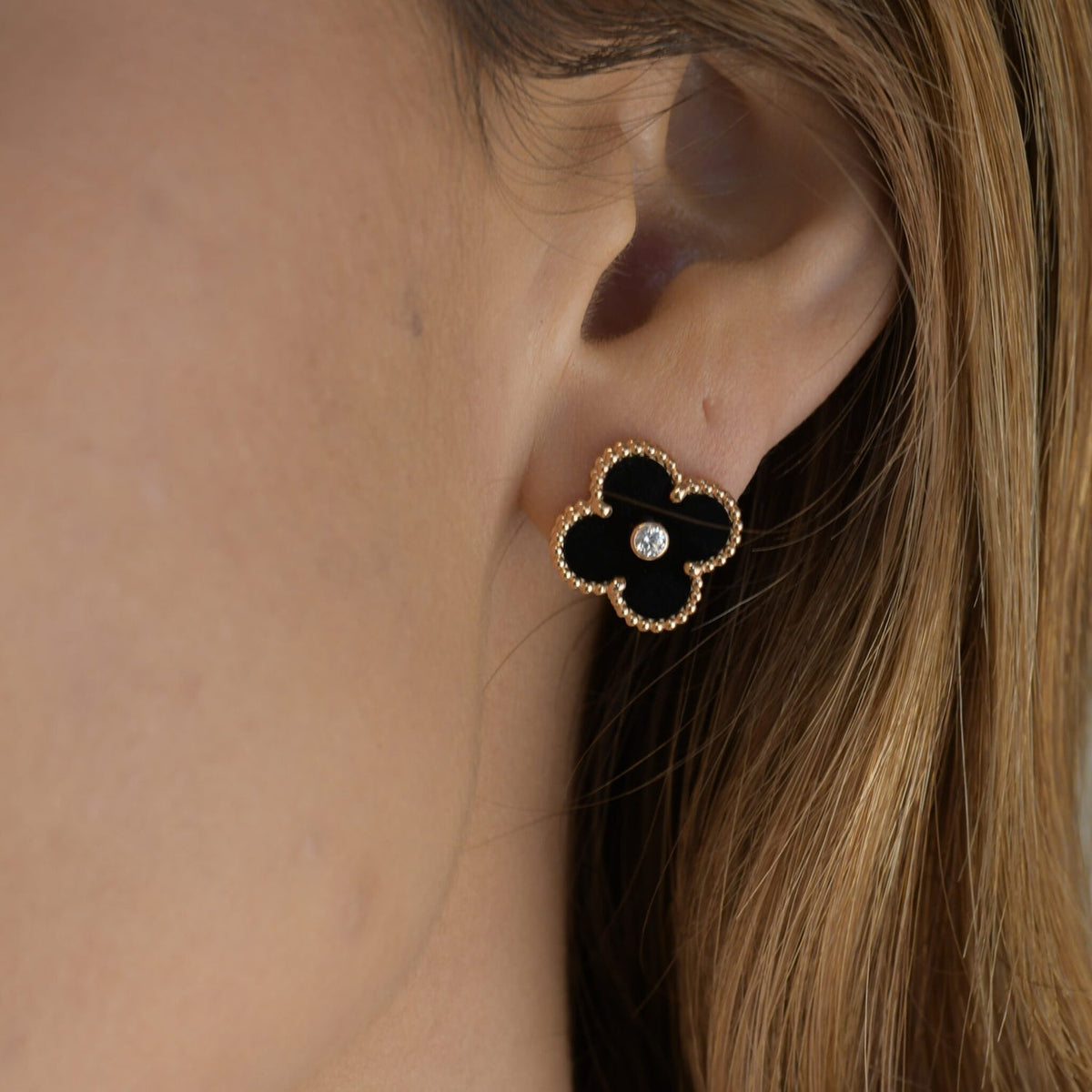 [MIRA]CLOVER MEDIUM 1 MOTIFS ONYX DIAMOND EARRINGS