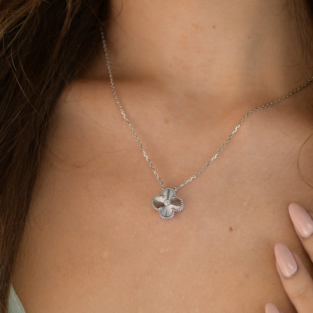 [MIRA]CLOVER  15MM DIAMOND LASER NECKLACE SILVER