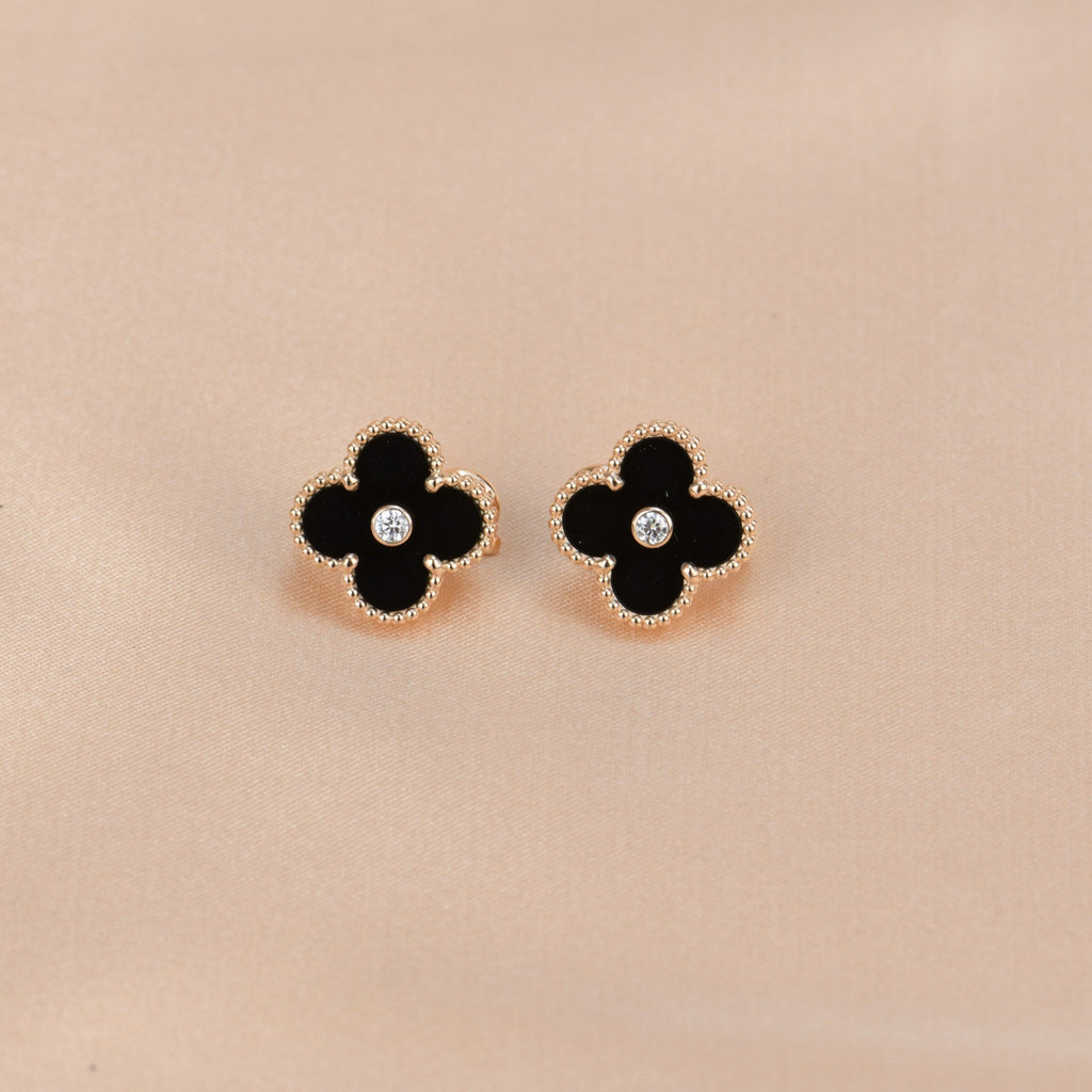 [MIRA]CLOVER MEDIUM 1 MOTIFS ONYX DIAMOND EARRINGS