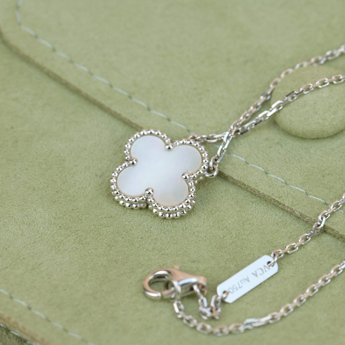 [MIRA]CLOVER  15MM WHITE MOTHER-OF-PEARL SILVER