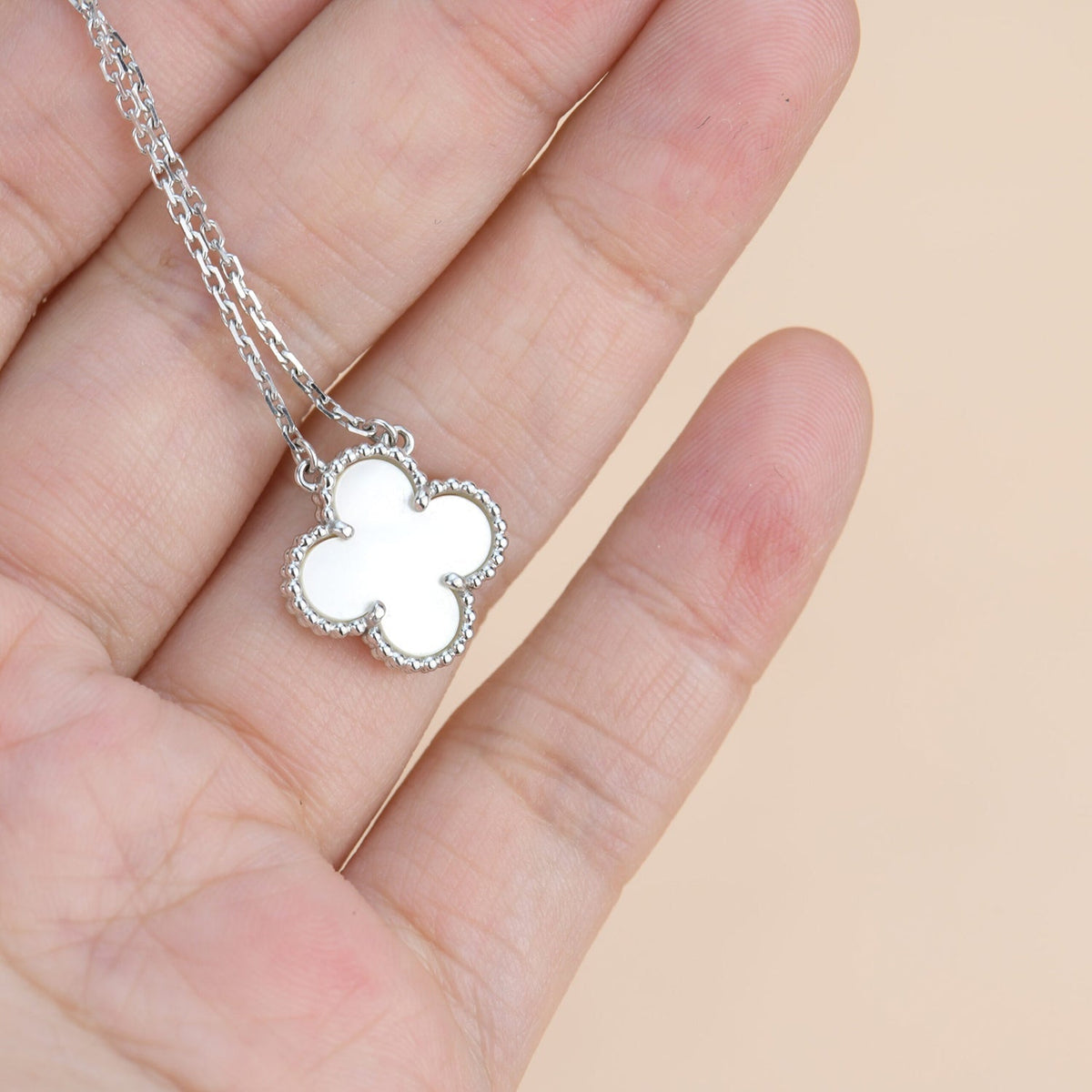 [MIRA]CLOVER  15MM WHITE MOTHER-OF-PEARL SILVER