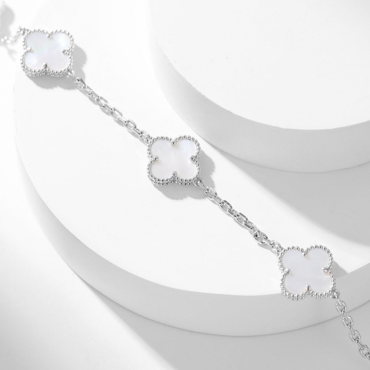 [MIRA]CLOVER 10 MOTIFS WHITE MOTHER OF PEARL NECKLACE