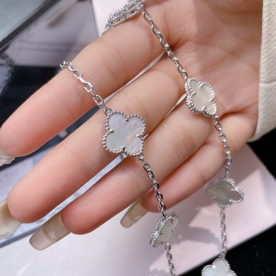 [MIRA]CLOVER 10 MOTIFS WHITE MOTHER OF PEARL NECKLACE