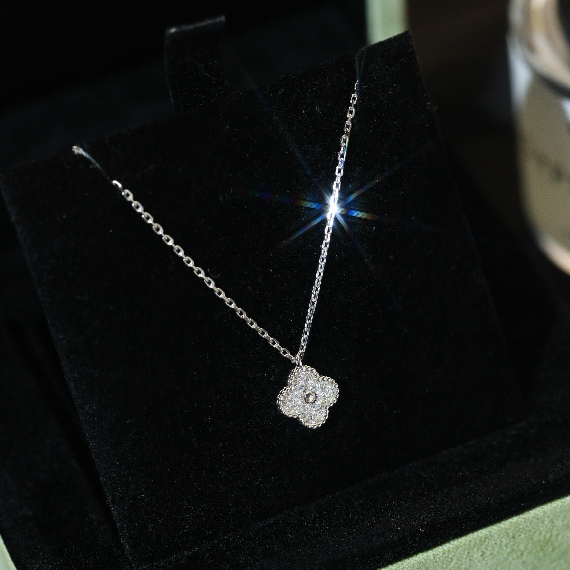 [MIRA]CLOVER MINI 9.5MM PENDANT DIAMOND NECKLACE