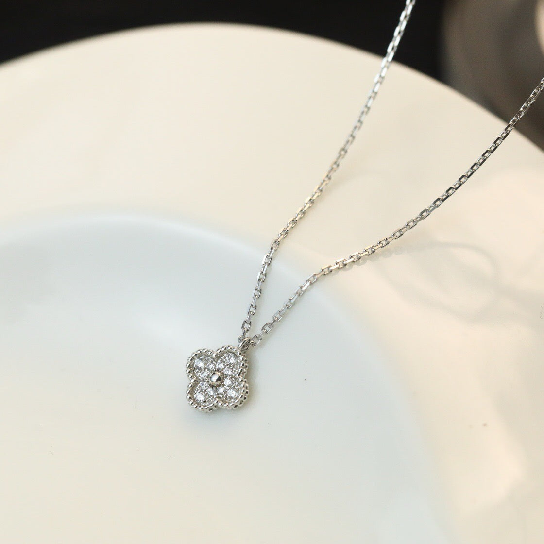 [MIRA]CLOVER MINI 9.5MM PENDANT DIAMOND NECKLACE