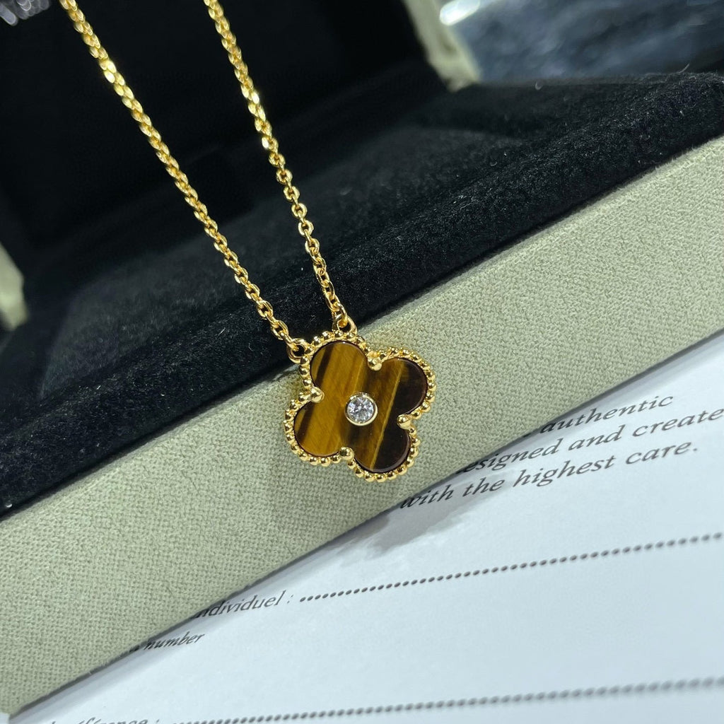 [MIRA]CLOVER 15MM DIAMOND AND YELLOW TIGER'S EYE AGATE necklace