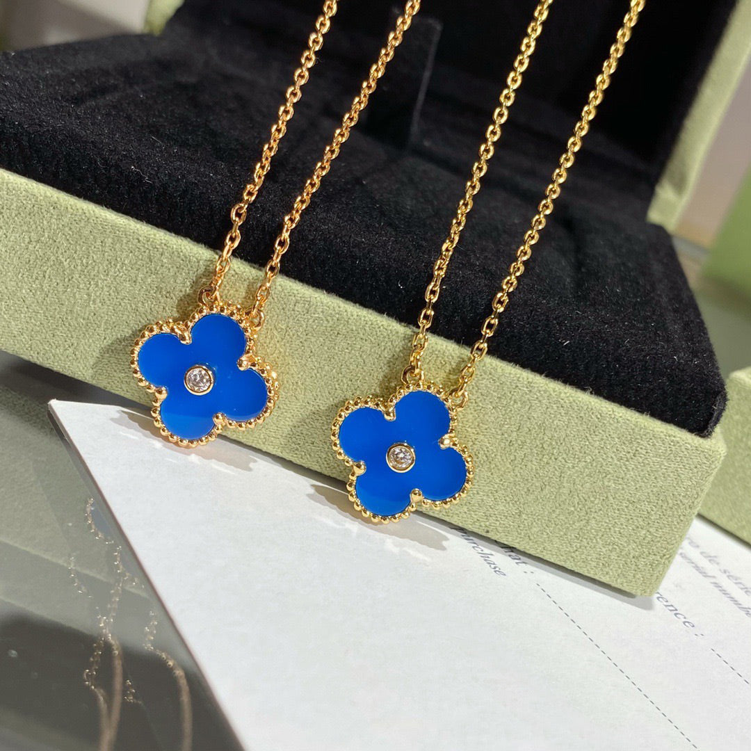 [MIRA]CLOVER 15MM DIAMOND AND BLUE AGATE NECKLACE