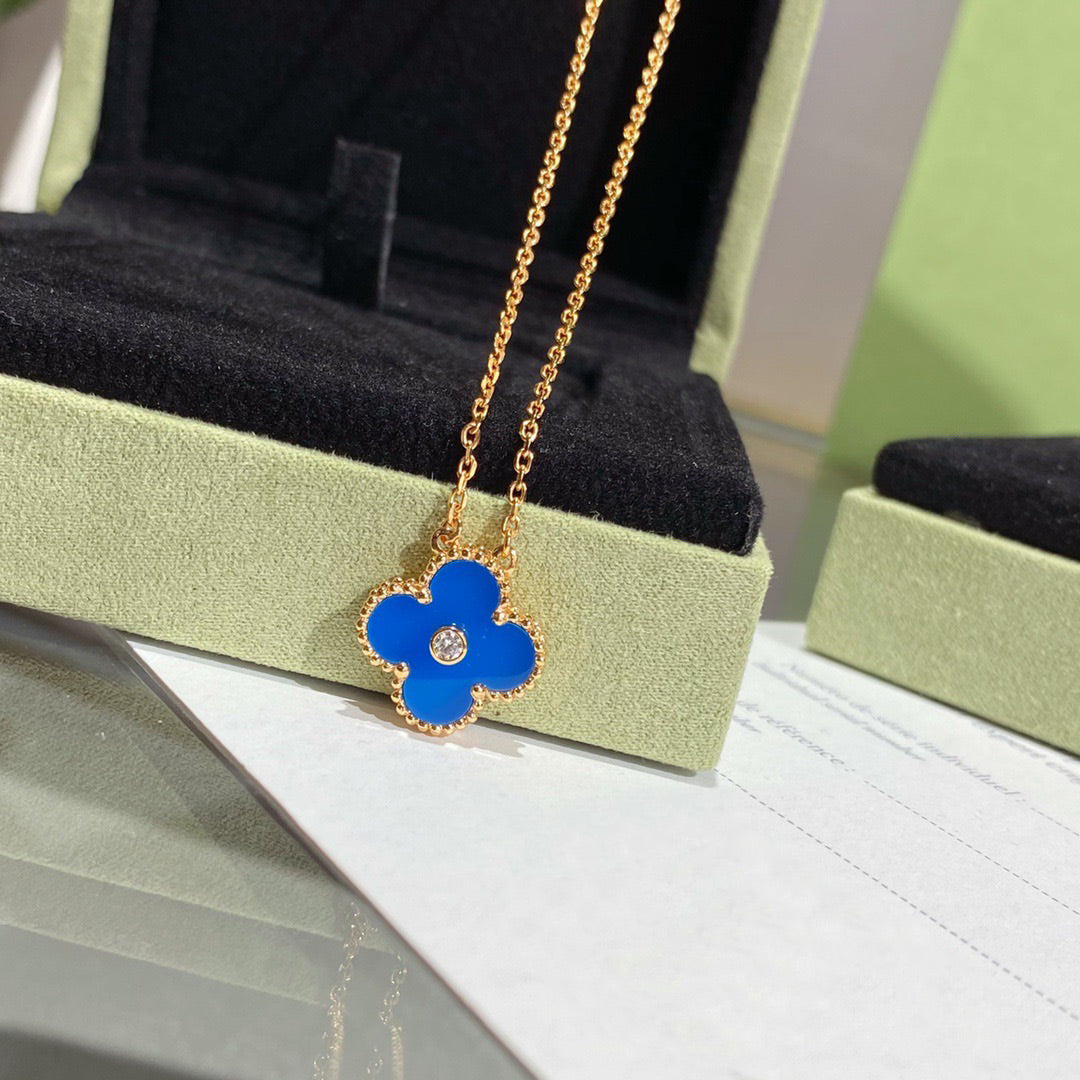 [MIRA]CLOVER 15MM DIAMOND AND BLUE AGATE NECKLACE