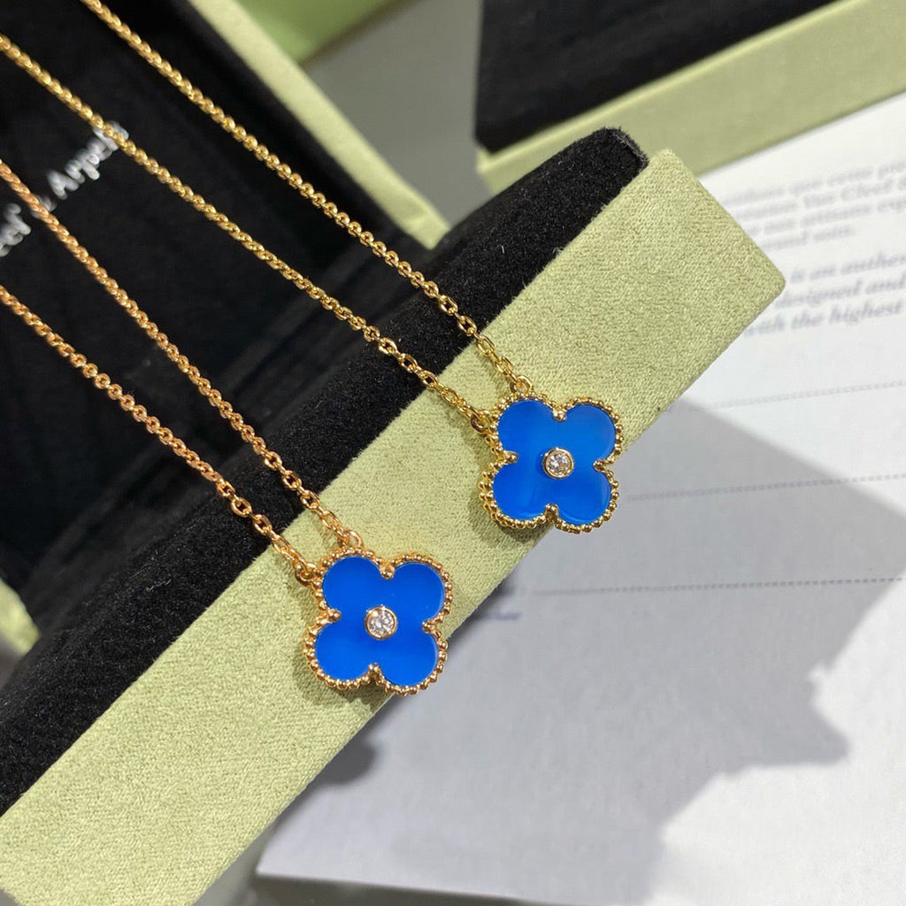 [MIRA]CLOVER 15MM DIAMOND AND BLUE AGATE NECKLACE