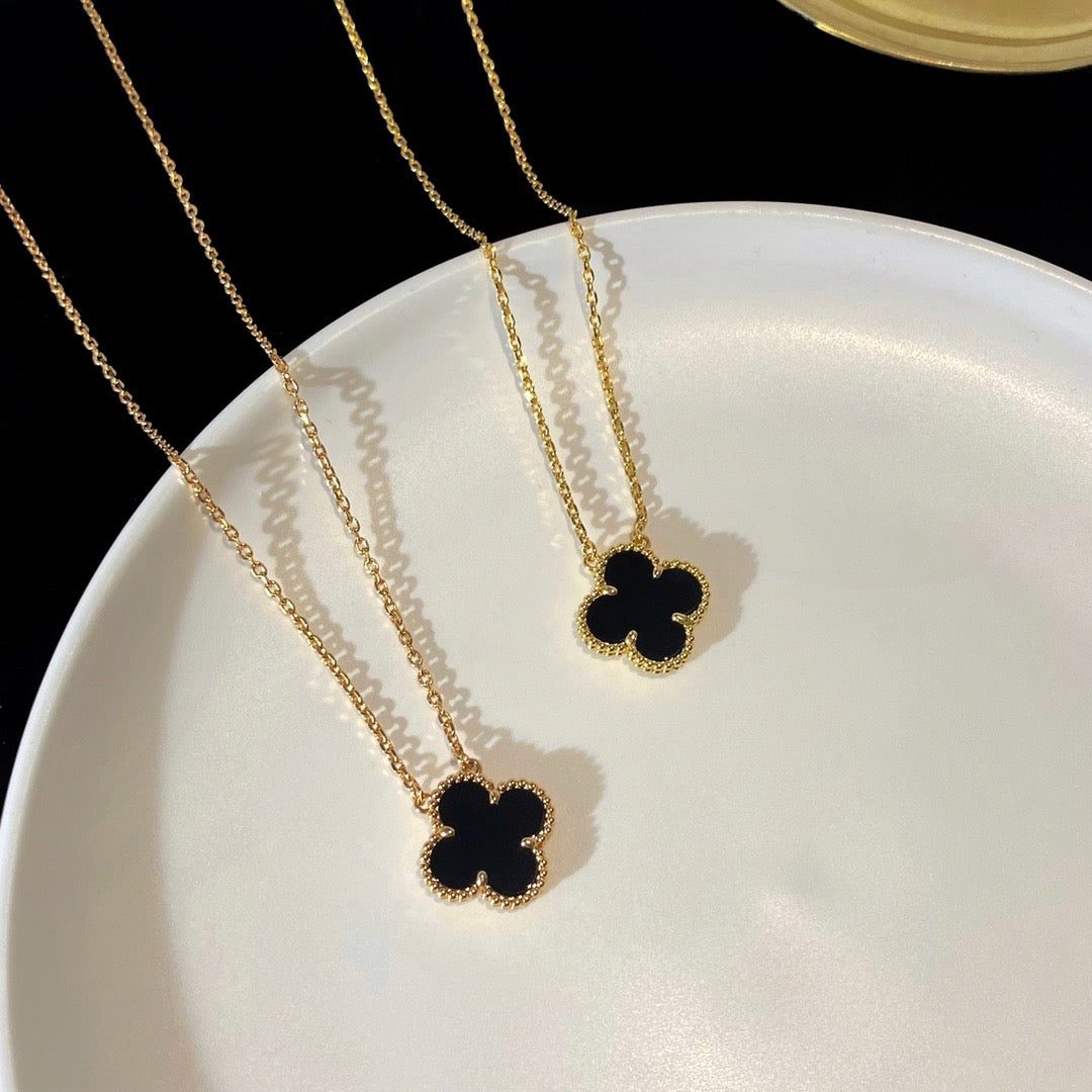 [MIRA]CLOVER 15MM BLACK ONYX SINGLE FLOWER NECKLACE