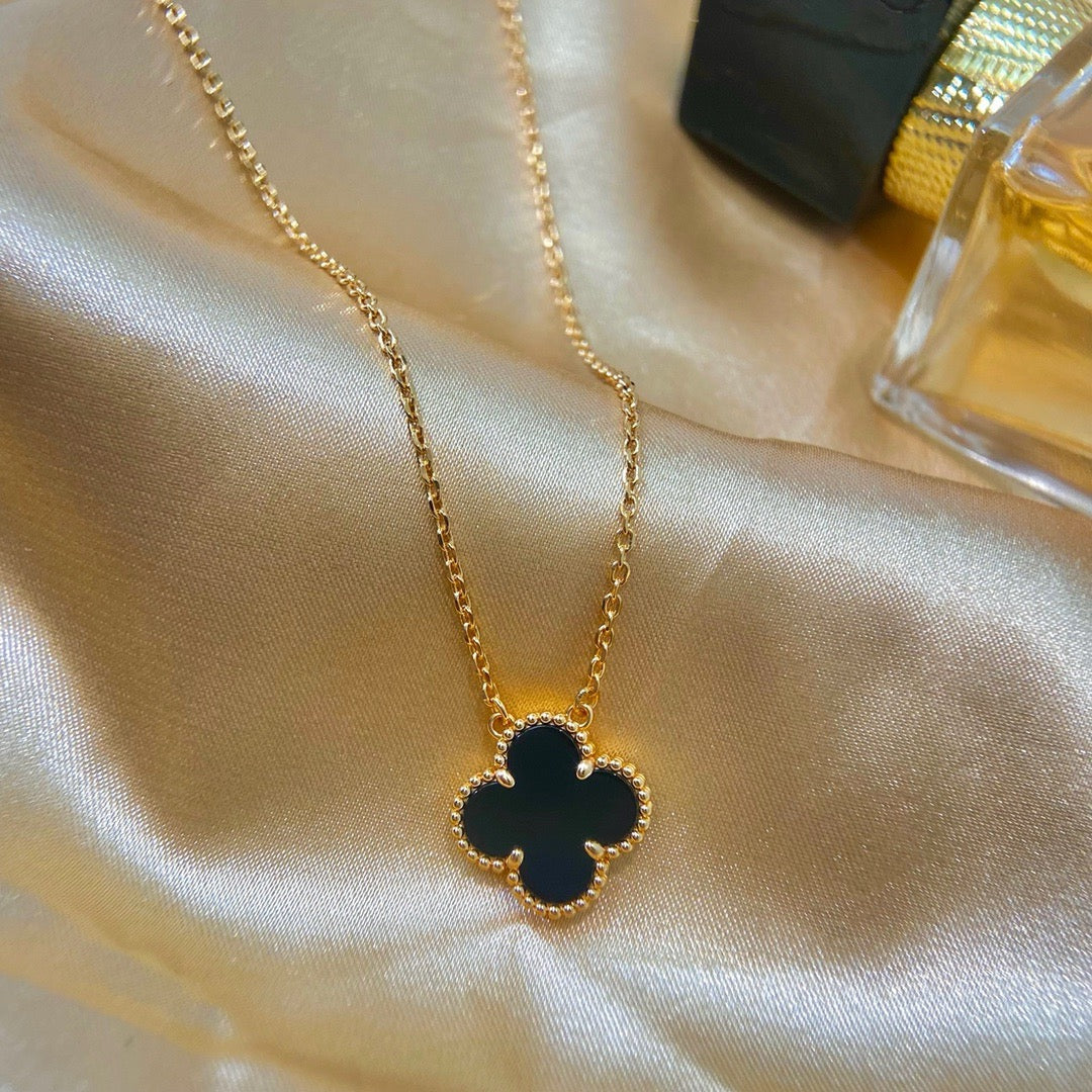 [MIRA]CLOVER 15MM BLACK ONYX SINGLE FLOWER NECKLACE