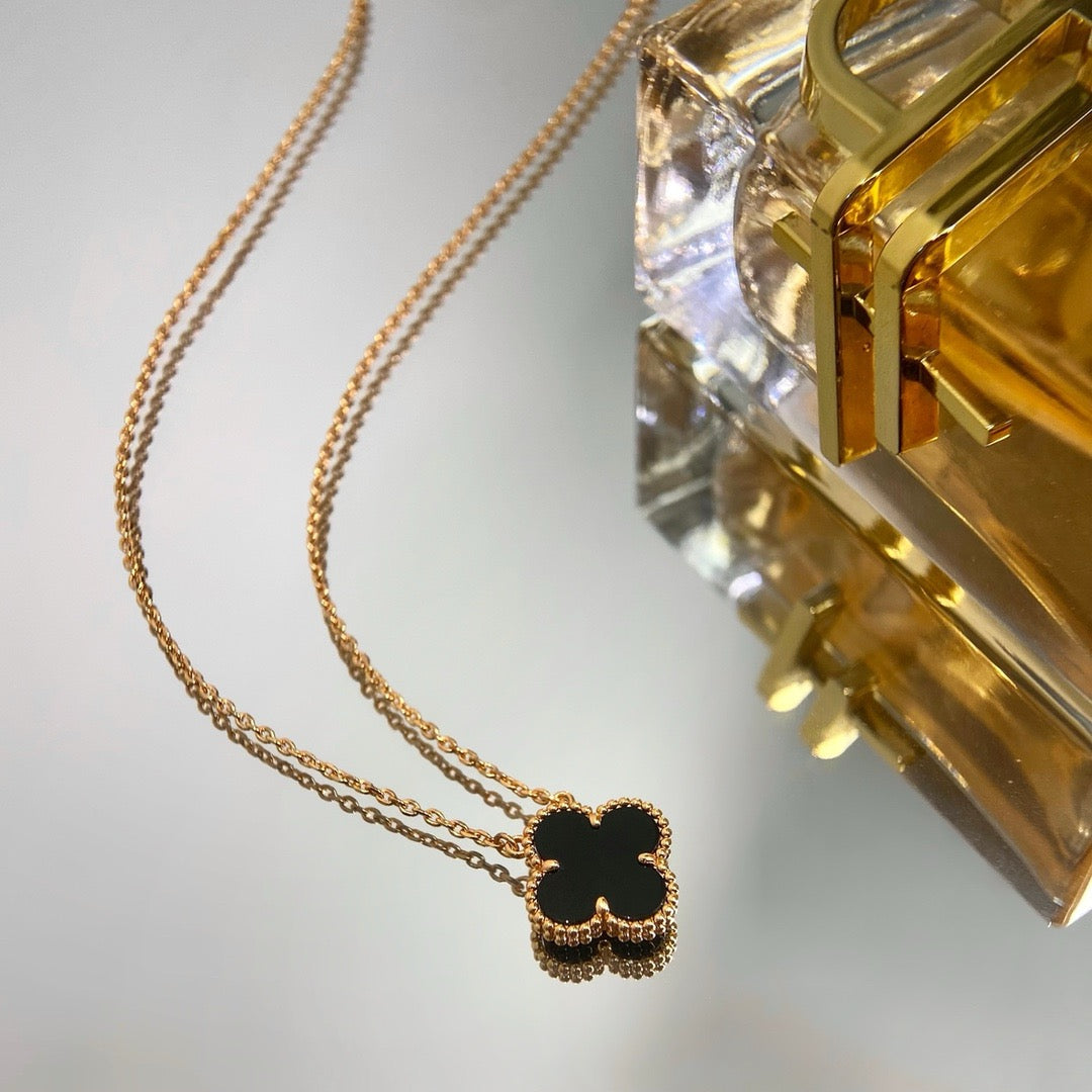 [MIRA]CLOVER 15MM BLACK ONYX SINGLE FLOWER NECKLACE