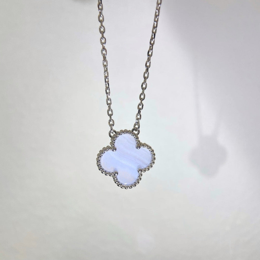 [MIRA]CLOVER 15MM BLUE CHALCEDONY NECKLACE SILVER