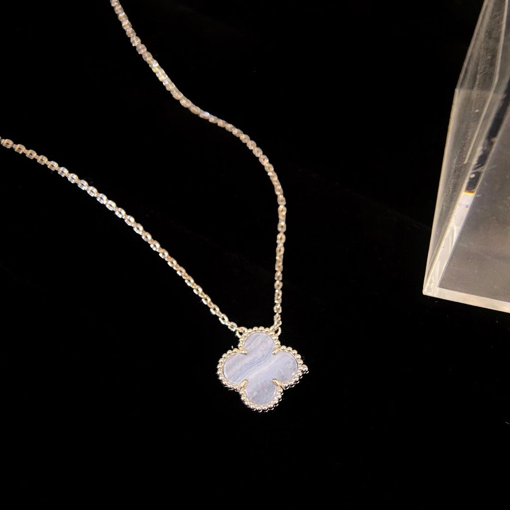 [MIRA]CLOVER 15MM BLUE CHALCEDONY NECKLACE SILVER