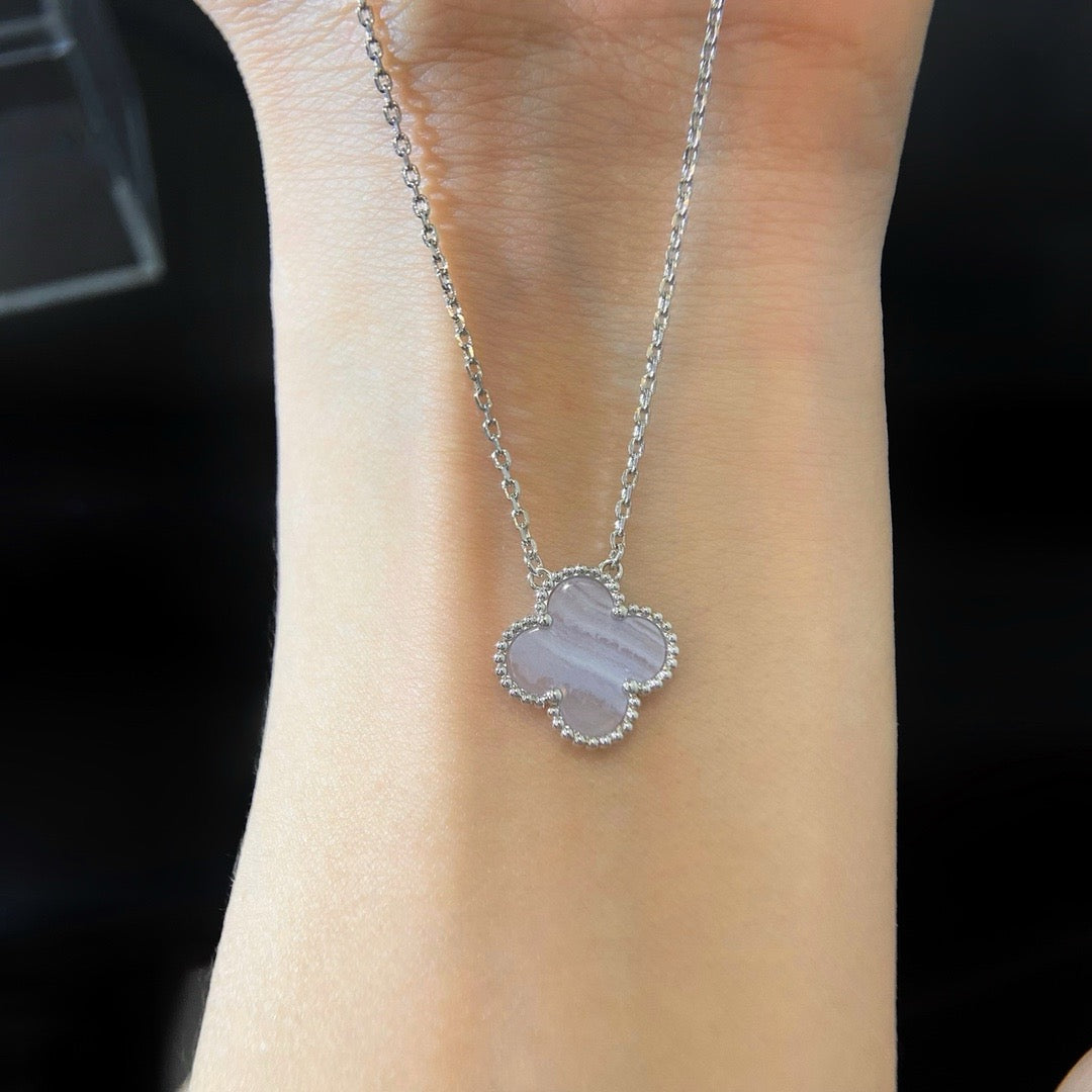 [MIRA]CLOVER 15MM BLUE CHALCEDONY NECKLACE SILVER