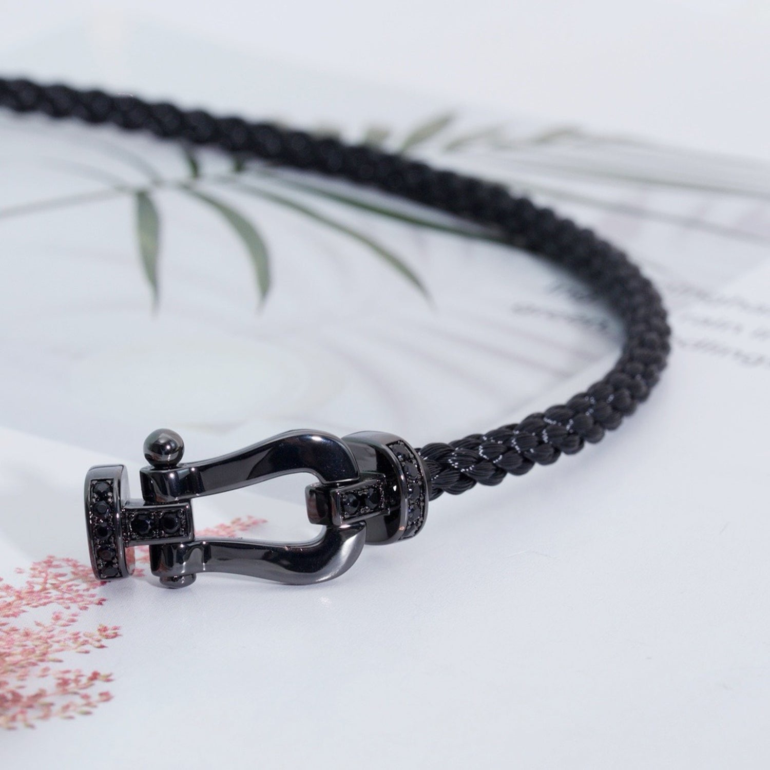 [MIRA]FORCE LARGE SERIES HORSESHOE BLACK SAMURAI BRACELET