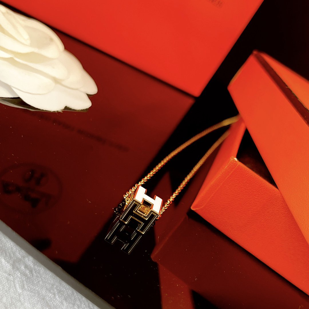 [MIRA]H WHITE SQUARE GOLD NECKLACE