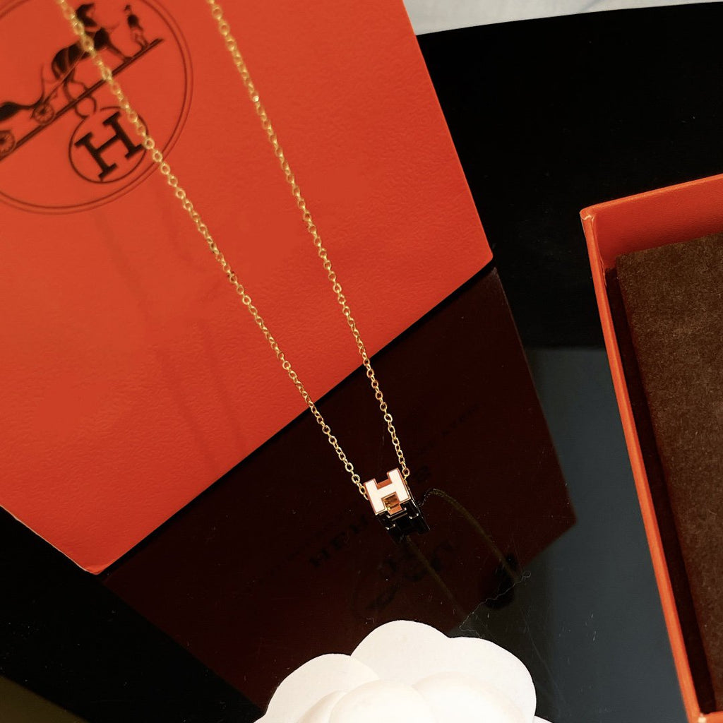 [MIRA]H WHITE SQUARE GOLD NECKLACE