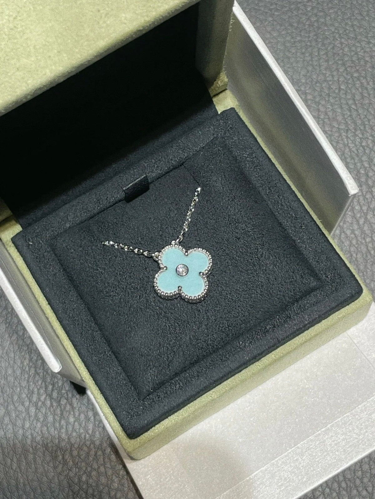 [MIRA]CLOVER 1 DIAMOND LIGHT BLUE SILVER NECKLACE