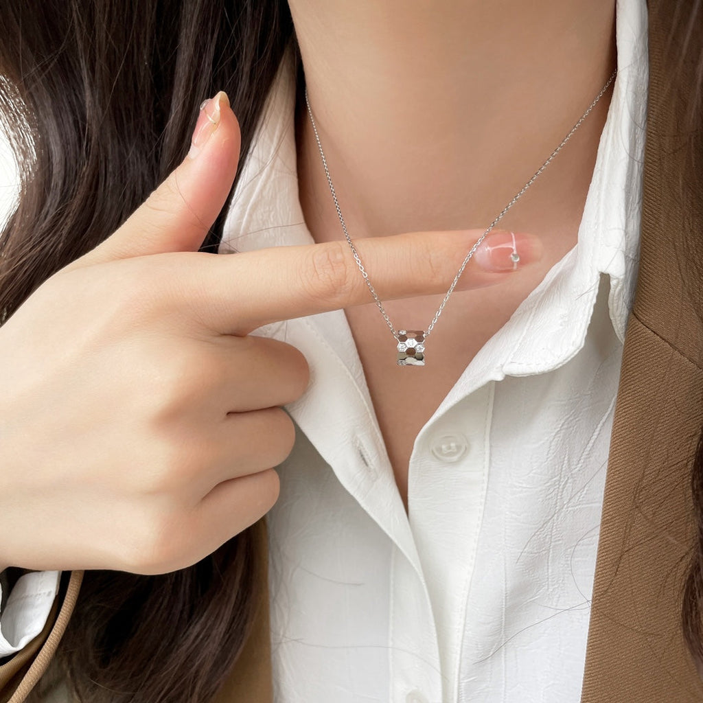 [MIRA]BEE MINI PEDANT DIAMOND NECKLACE
