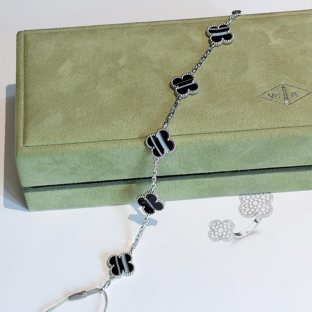 ??MIRA?¡¥CLOVER 5 MOTIF VEINED ONYX BRACELET SILVER