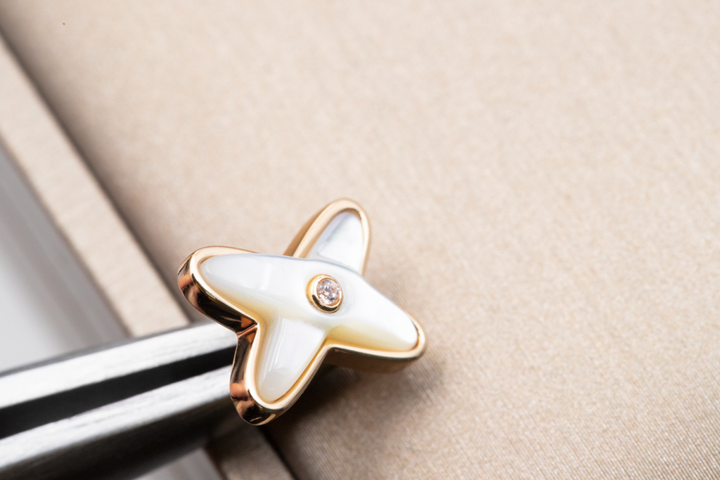[MIRA]JEUX DE WHITE MOP PINK GOLD DIAMOND EARRINGS